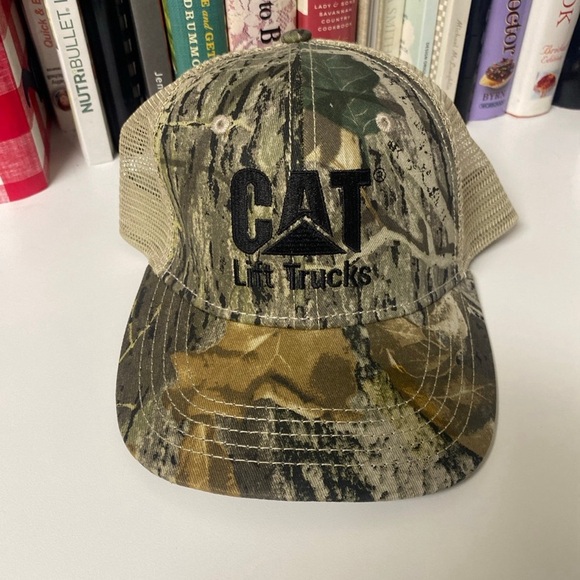 CAT Lift Truck(Wiese) Camo Mesh Snap Back trucker Hat - Picture 1 of 8